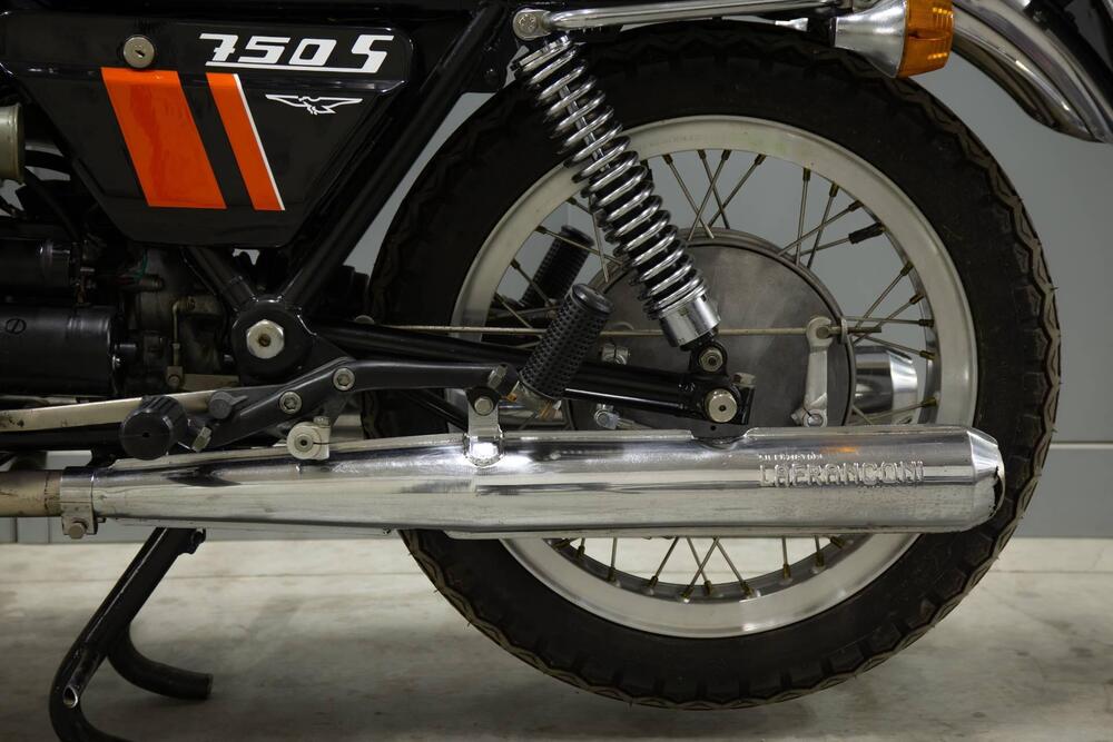 Moto Guzzi V 750 S (9)