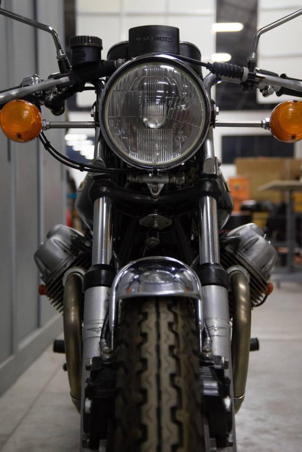 Moto Guzzi V 750 S (13)