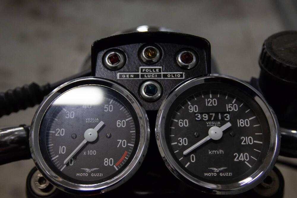 Moto Guzzi V 750 S (16)