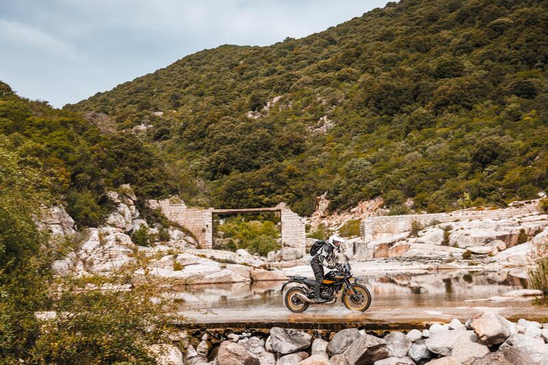 In Sardegna con la nuova HIMALAYAN 450. Ecco il nostro test in viaggio