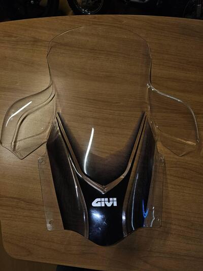 Cupolino maggiorato BURGMAN 400 del 2022 GIVI