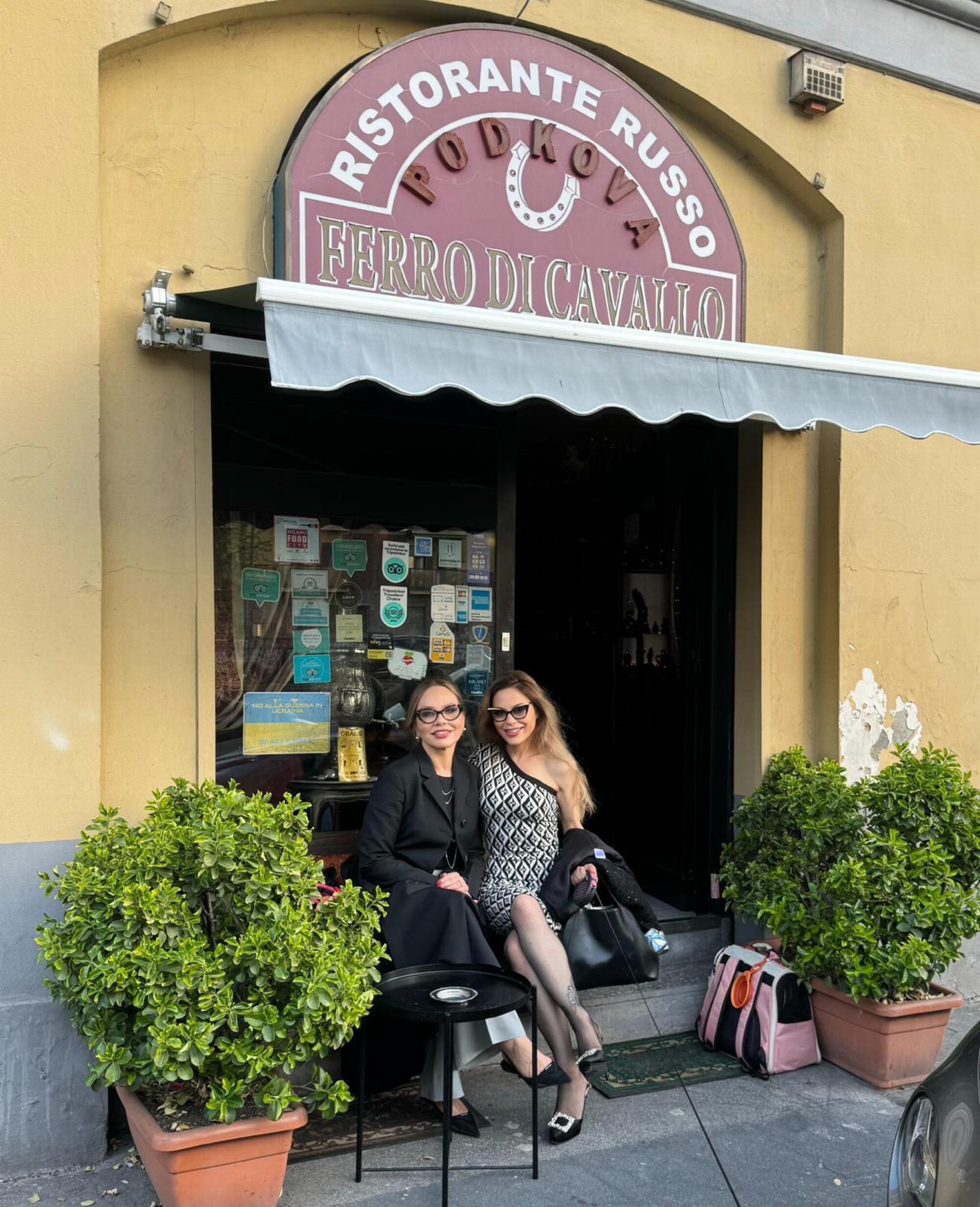 Naike Rivelli e Ornella Muti al Podkova, ristorante russo a Milano