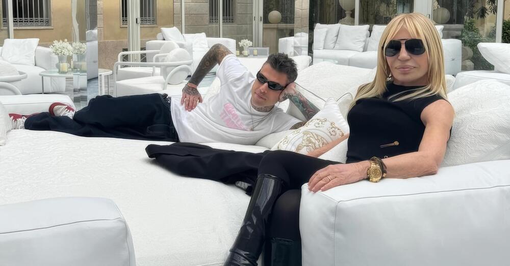 Anche Donatella Versace snobba gli orologi di Versace e con Fedez punta sul Rolex Daytona: come si spiega? Ve lo diciamo noi