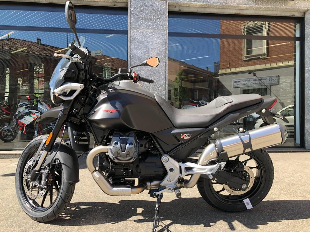 Moto Guzzi V85 Strada (2024 - 25) (4)