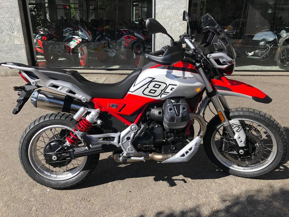 Moto Guzzi V85 TT (2024 - 25) (3)