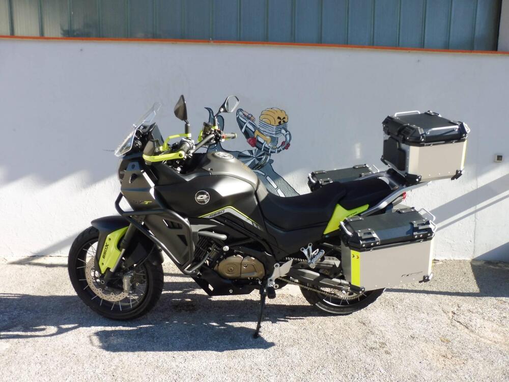 QJ Motor SVT 650 X (2024) (3)