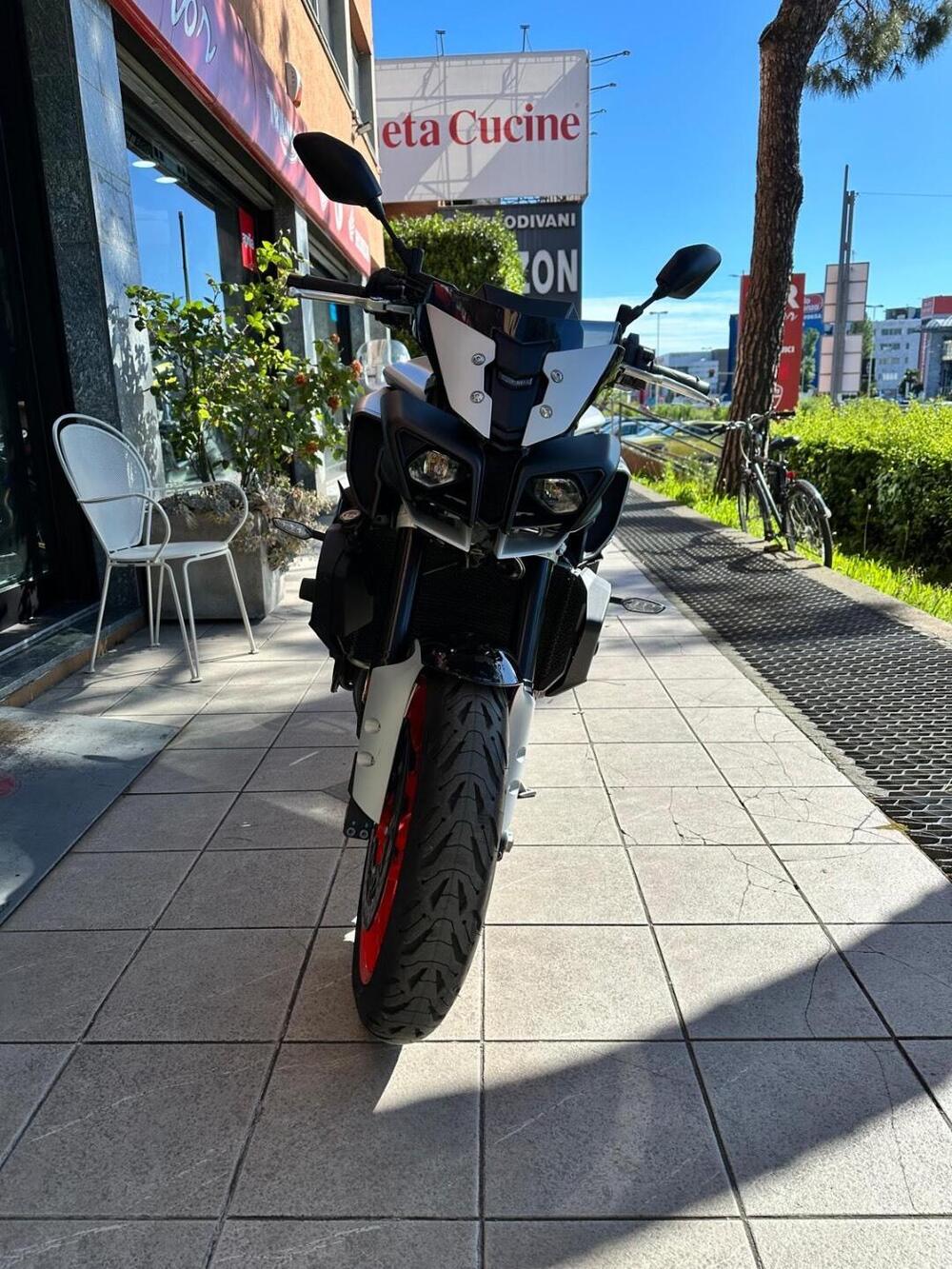 Yamaha MT-10 (2017 - 20) (4)