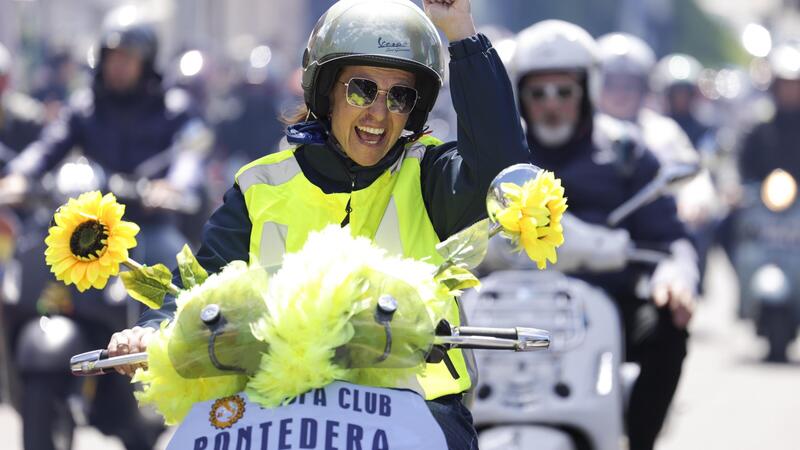 15mila Vespa tutte insieme: lo spettacolo dei Vespa World Days a Pontedera [GALLERY e VIDEO]