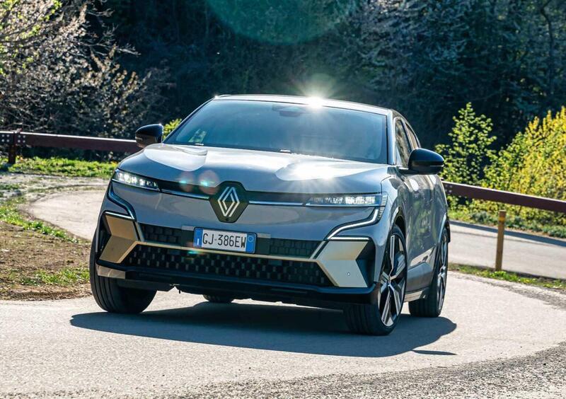 Renault Megane E-Tech Electric (2021-->>) (2)