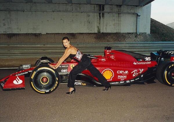 La Ferrari &egrave; da copertina con Irina Shayk, Charles Leclerc e Carlos Sainz: il nuovo servizio su Vogue Italia conquista i fans