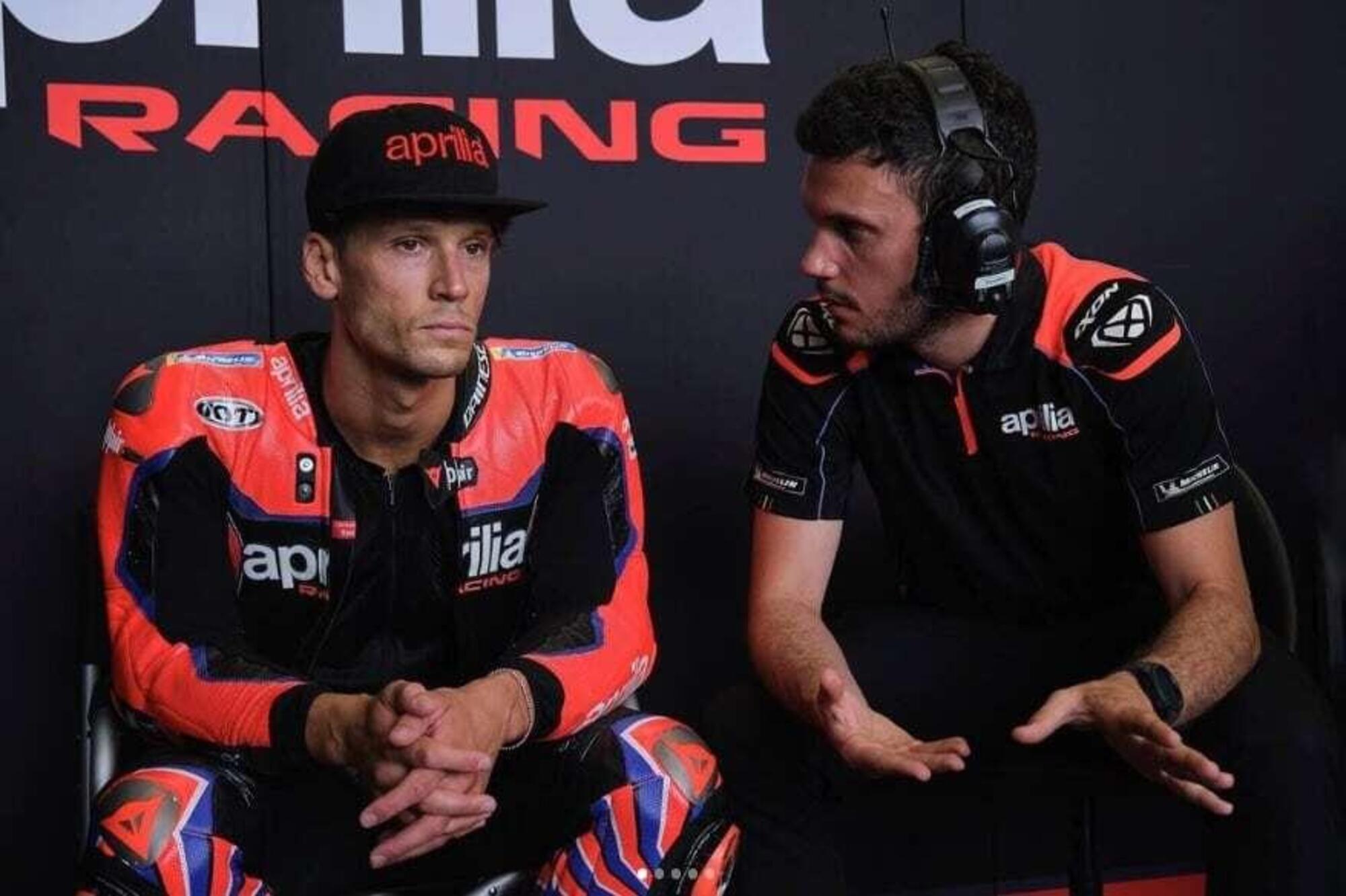 Marco de Lazzari a colloqui con Lorenzo Savadori, test team MotoGP