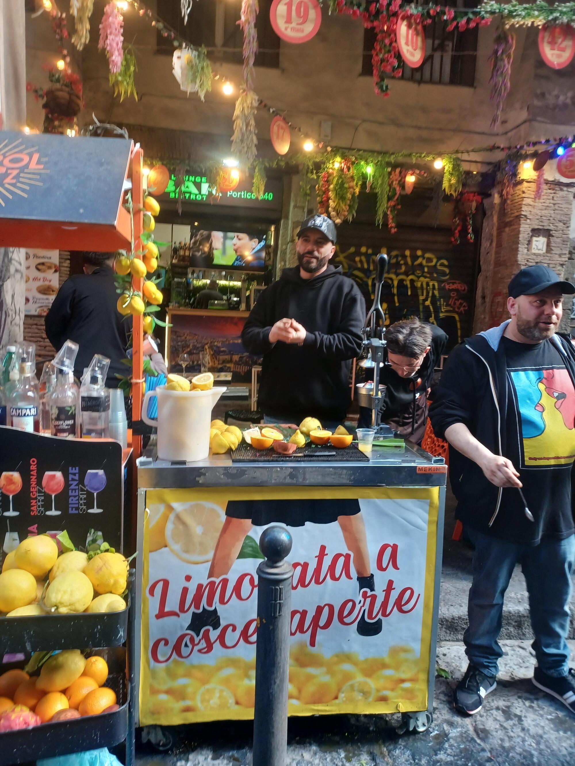Vicoli centro napoli mercato limonata