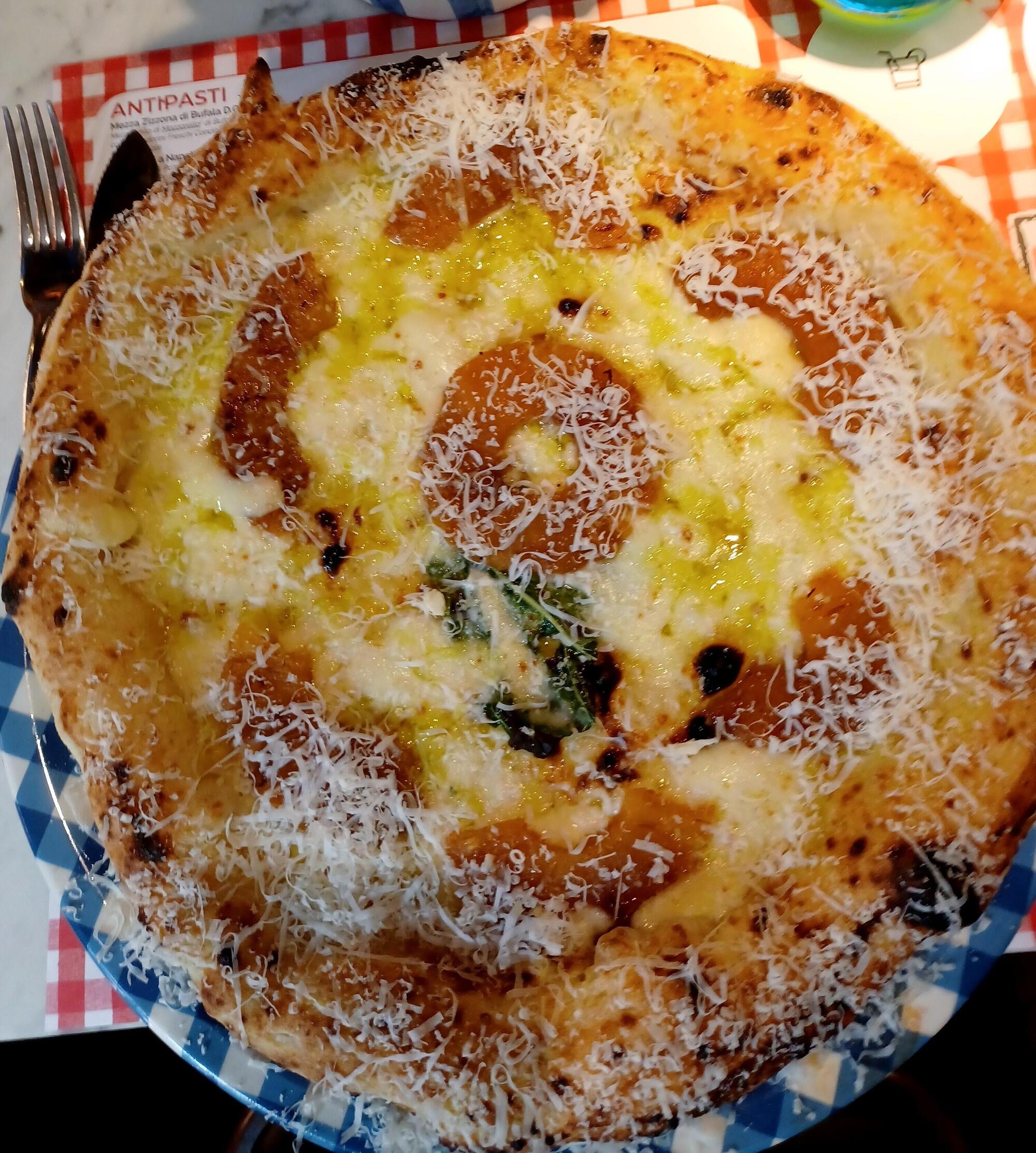 La pizza all&#039;ananas di Gino Sorbillo