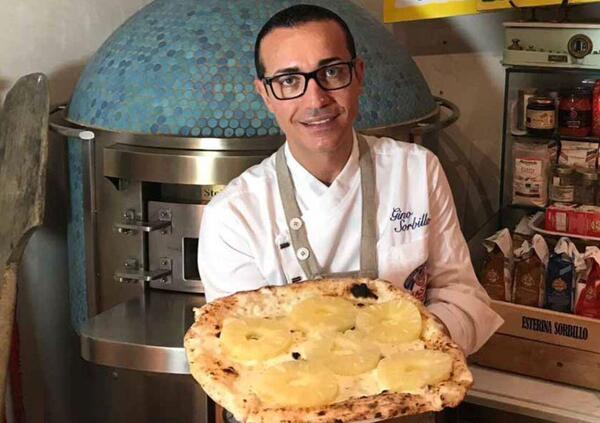Siamo andati a mangiare la pizza all&rsquo;ananas di Gino Sorbillo a Napoli, ma ne vale davvero la pena? Al prezzo di 15 euro meglio la tradizione o l&rsquo;innovazione? 