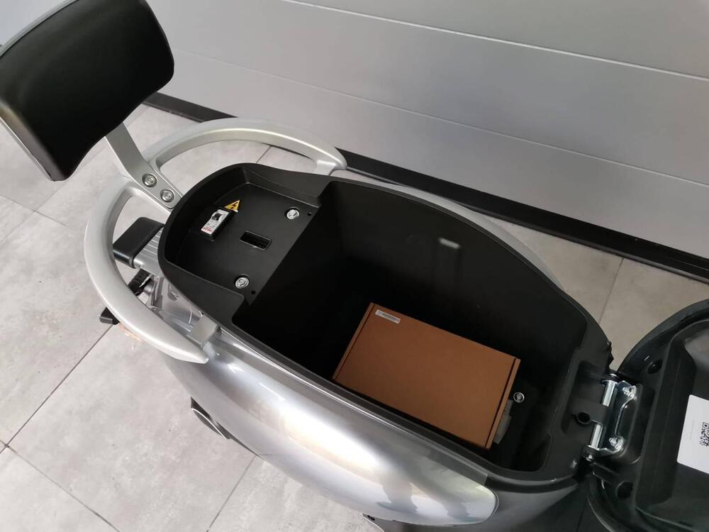 Yadea M6L (2022 - 25) (18)