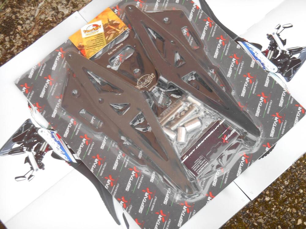 Porta pacchi per AJP PR7 Fuori Giri AJP PR7 (4)