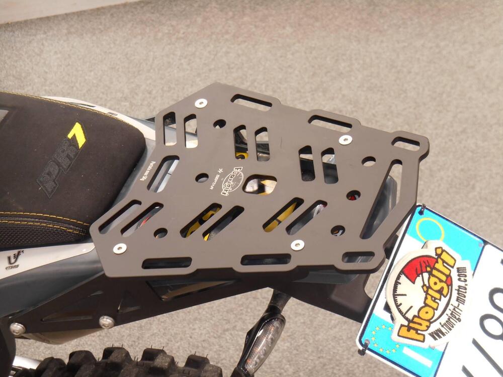 Porta pacchi per AJP PR7 Fuori Giri AJP PR7 (5)