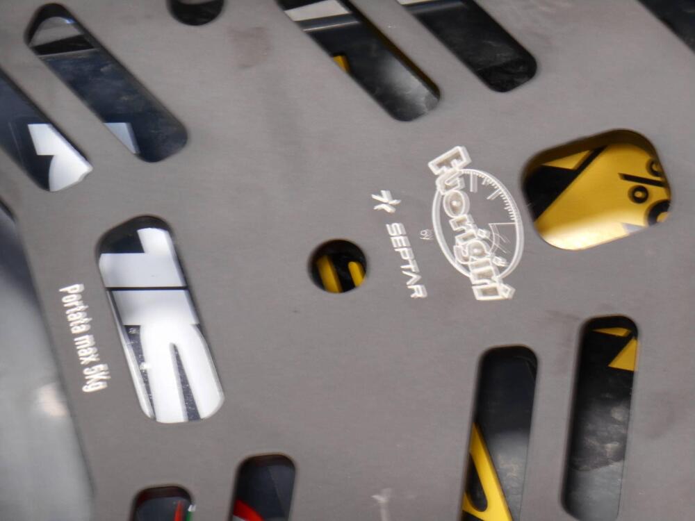 Porta pacchi per AJP PR7 Fuori Giri AJP PR7 (7)