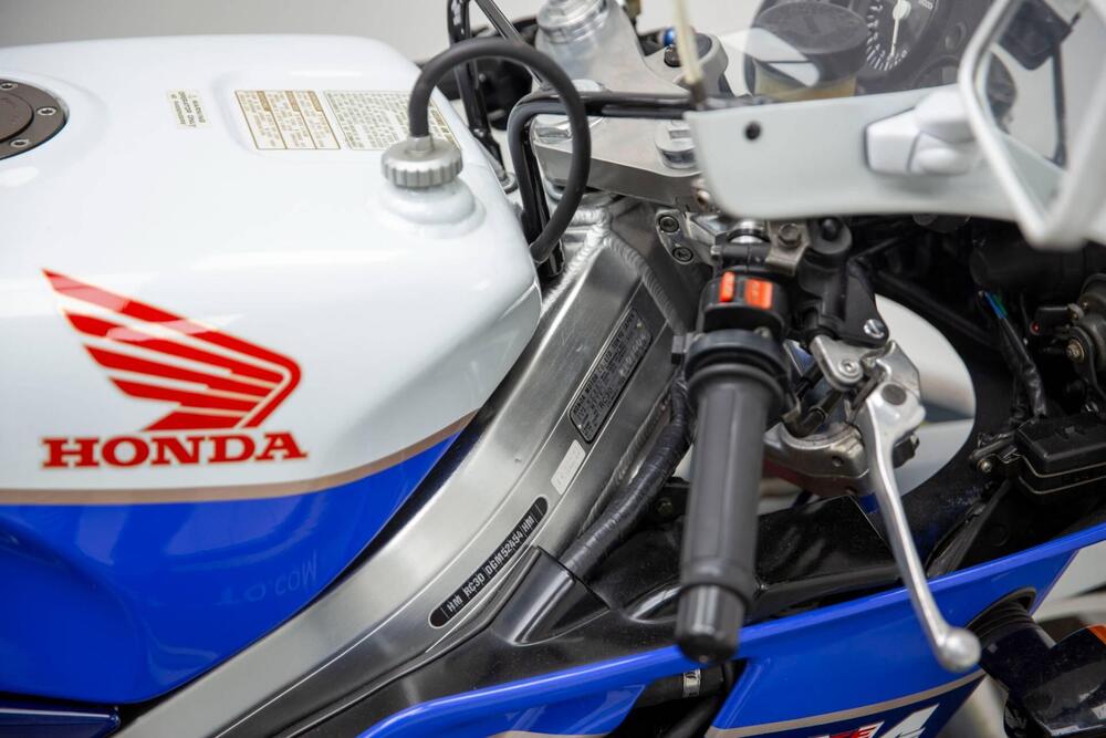Honda VFR 750 R RC30 (11)