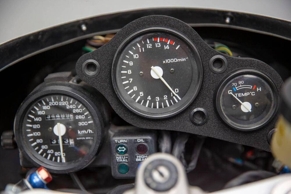 Honda VFR 750 R RC30 (19)