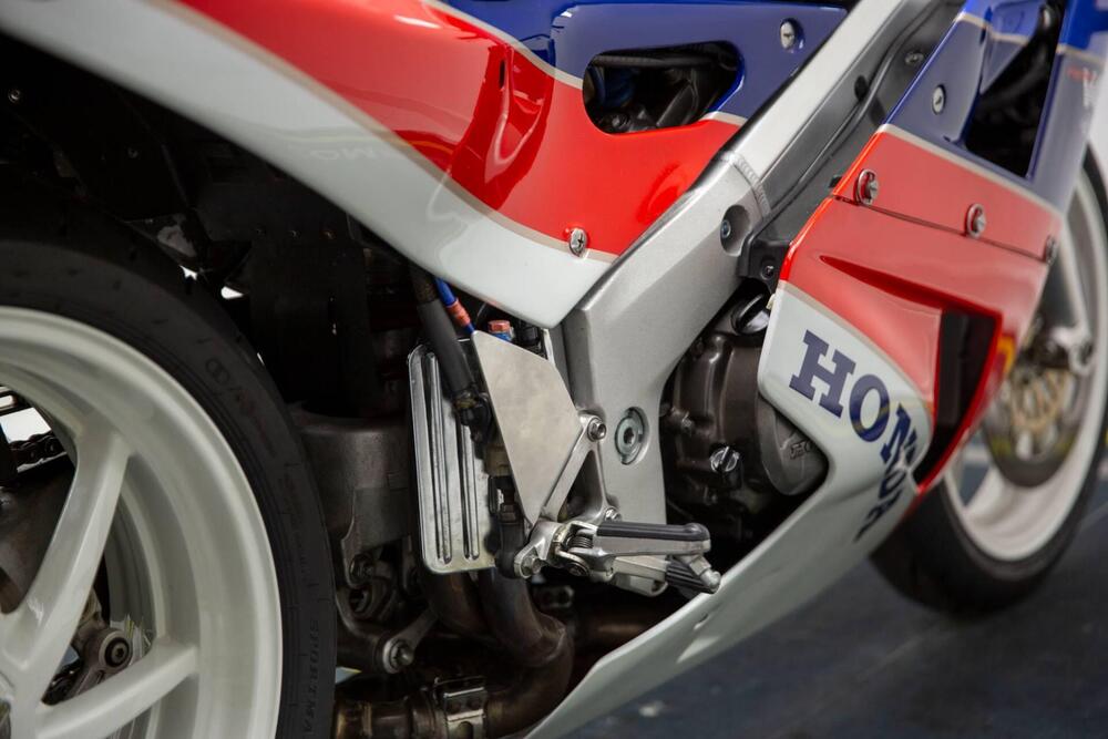 Honda VFR 750 R RC30 (13)