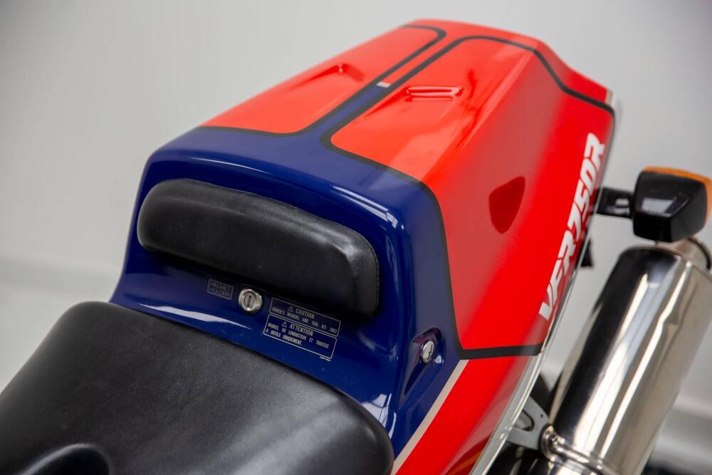 Honda VFR 750 R RC30 (14)