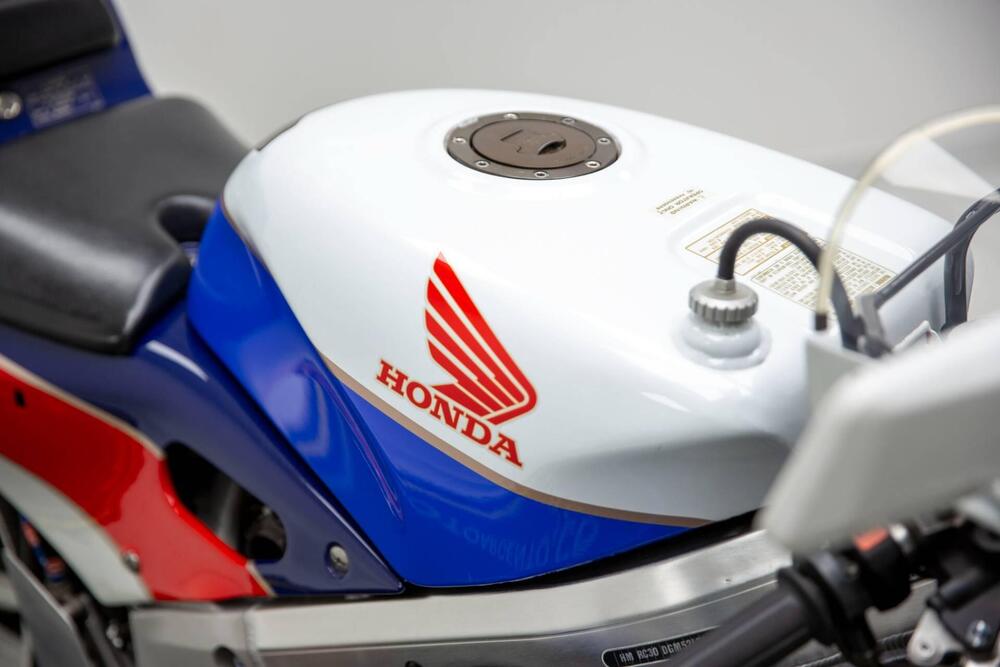 Honda VFR 750 R RC30 (15)