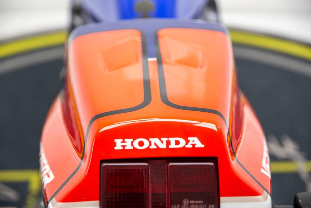 Honda VFR 750 R RC30 (16)