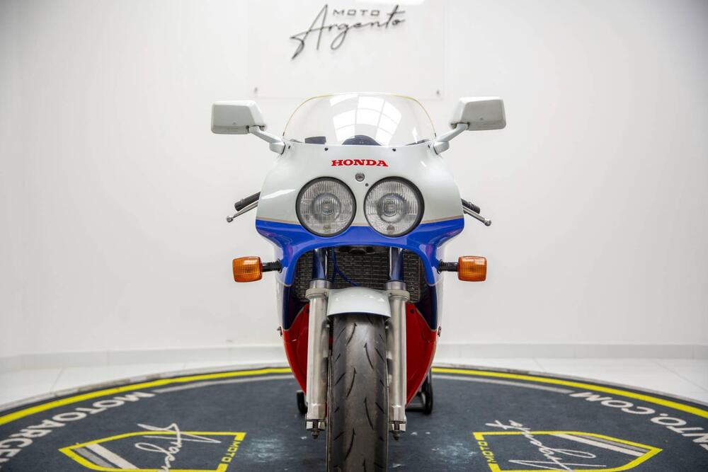 Honda VFR 750 R RC30 (9)