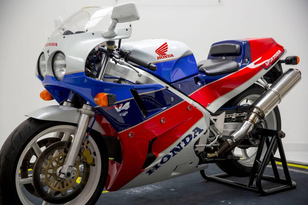 Honda VFR 750 R RC30 (4)