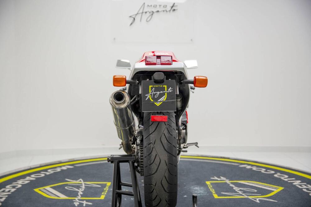 Honda VFR 750 R RC30 (10)