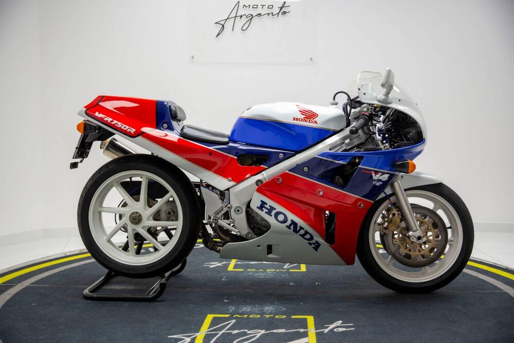 Honda VFR 750 R RC30 (7)