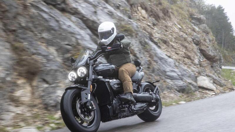 Triumph Rocket 3 Storm R e Storm GT: il TEST del mostro dal cuore grande