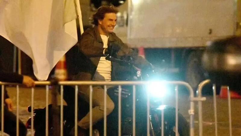 Tom Cruise di nuovo in sella per Mission Impossible 8. Ma la moto &egrave; elettrica!