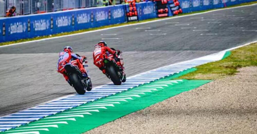 Social e MotoGP: il video virale Bagnaia vs Marquez dalle tribune di Jerez e il post del fan che ha (quasi) limonato con Marc