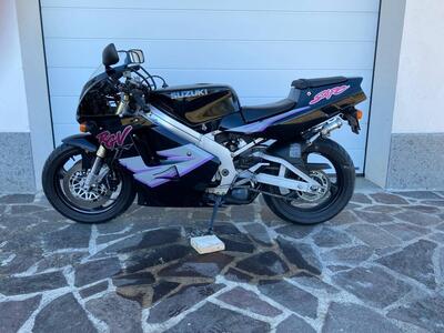 Suzuki RGV 250 Dep (1994 - 96) usata