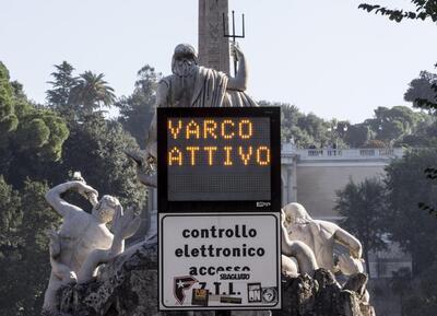 Come ti frego la ZTL: a Roma si fa cos&igrave;