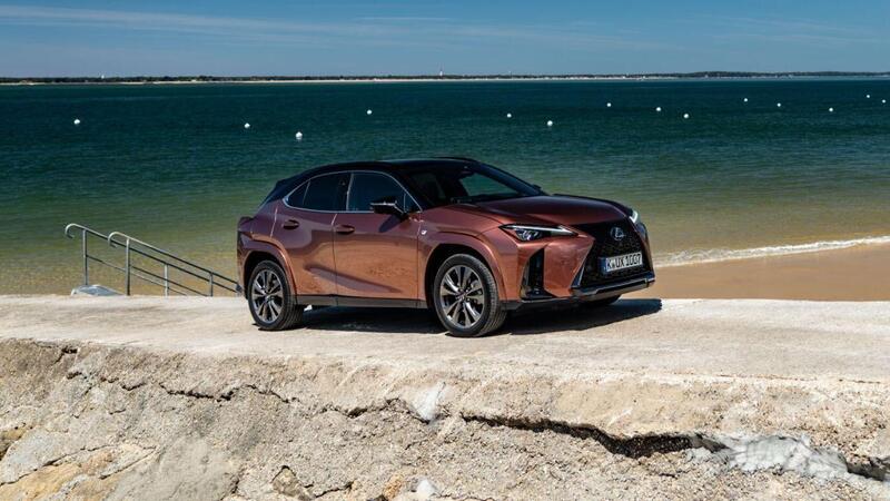 Lexus UX300h: l&#039;ibrida &egrave; pi&ugrave; potente e raffinata 