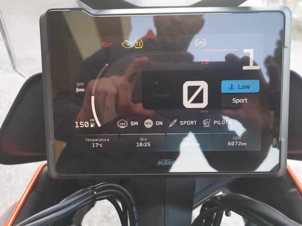 KTM 1290 Super Duke GT (2022 - 25) (4)