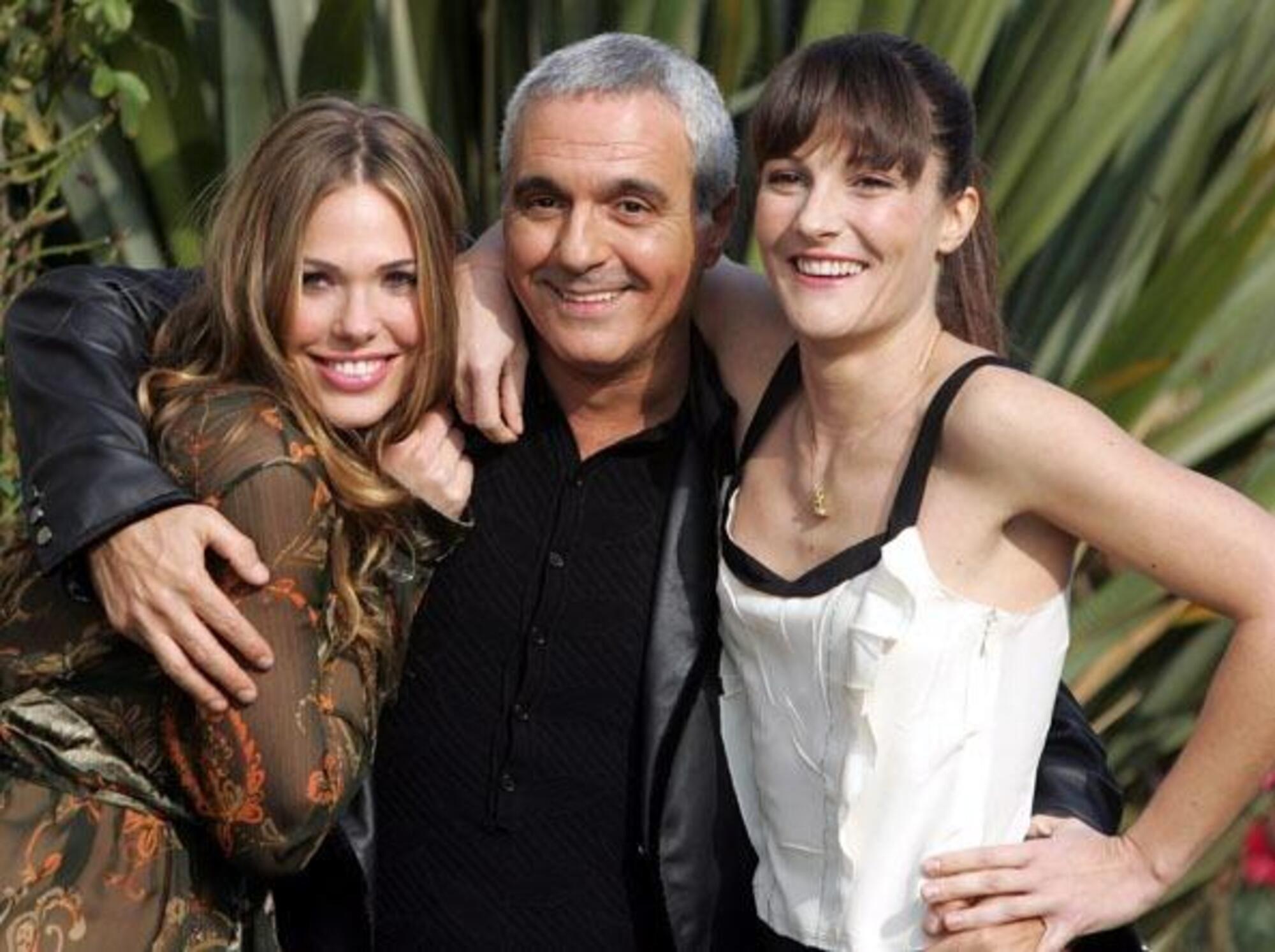Sanremo 2006: Panariello con Ilary Blasi e Victoria Cabello 