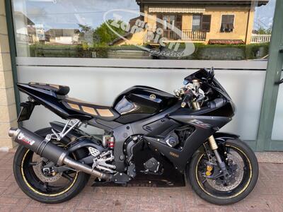 Yamaha YZF R6 (2005 - 06) usata