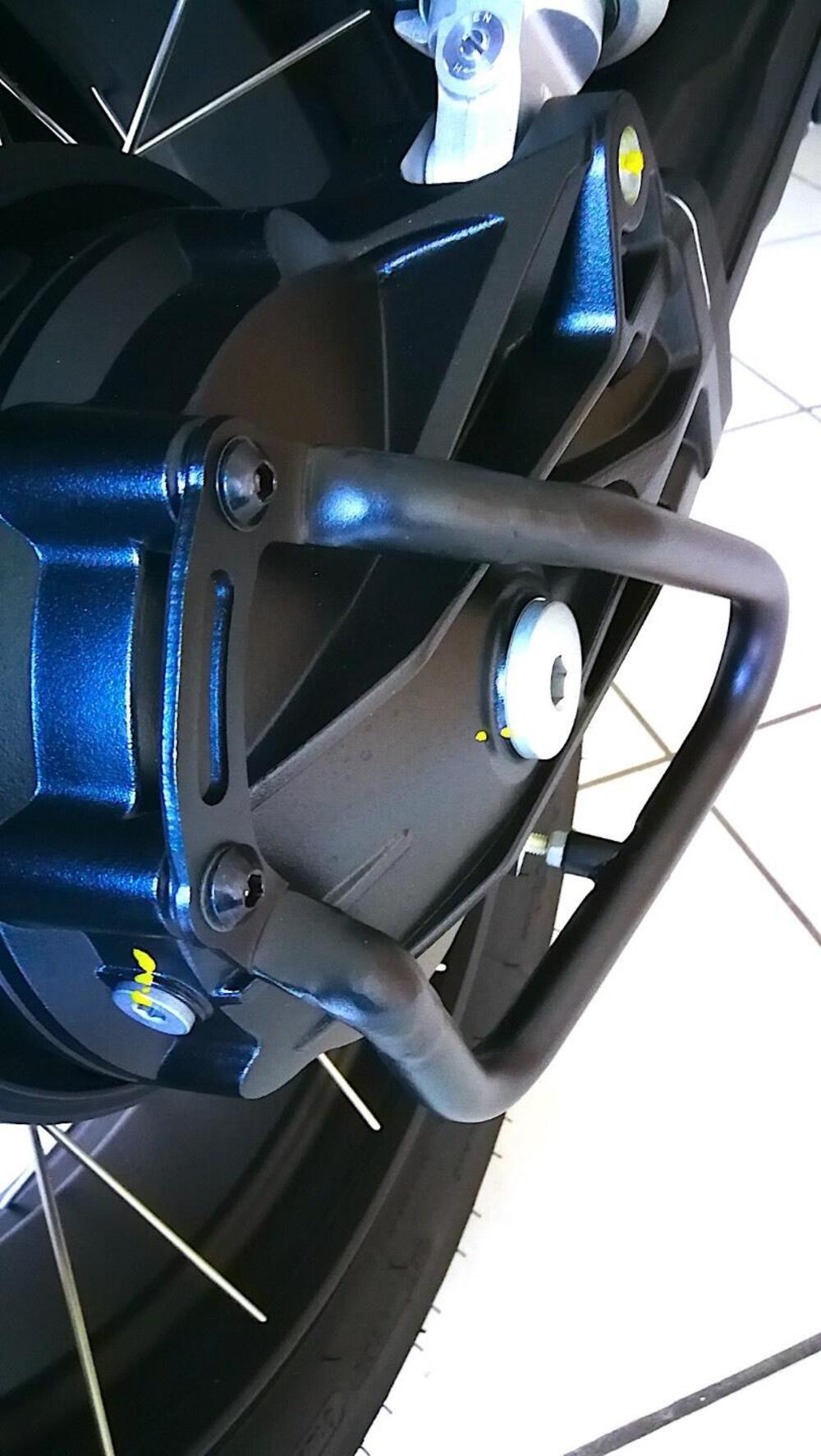 Moto Guzzi V85 TT Evocative Graphics (2021 - 23) (5)