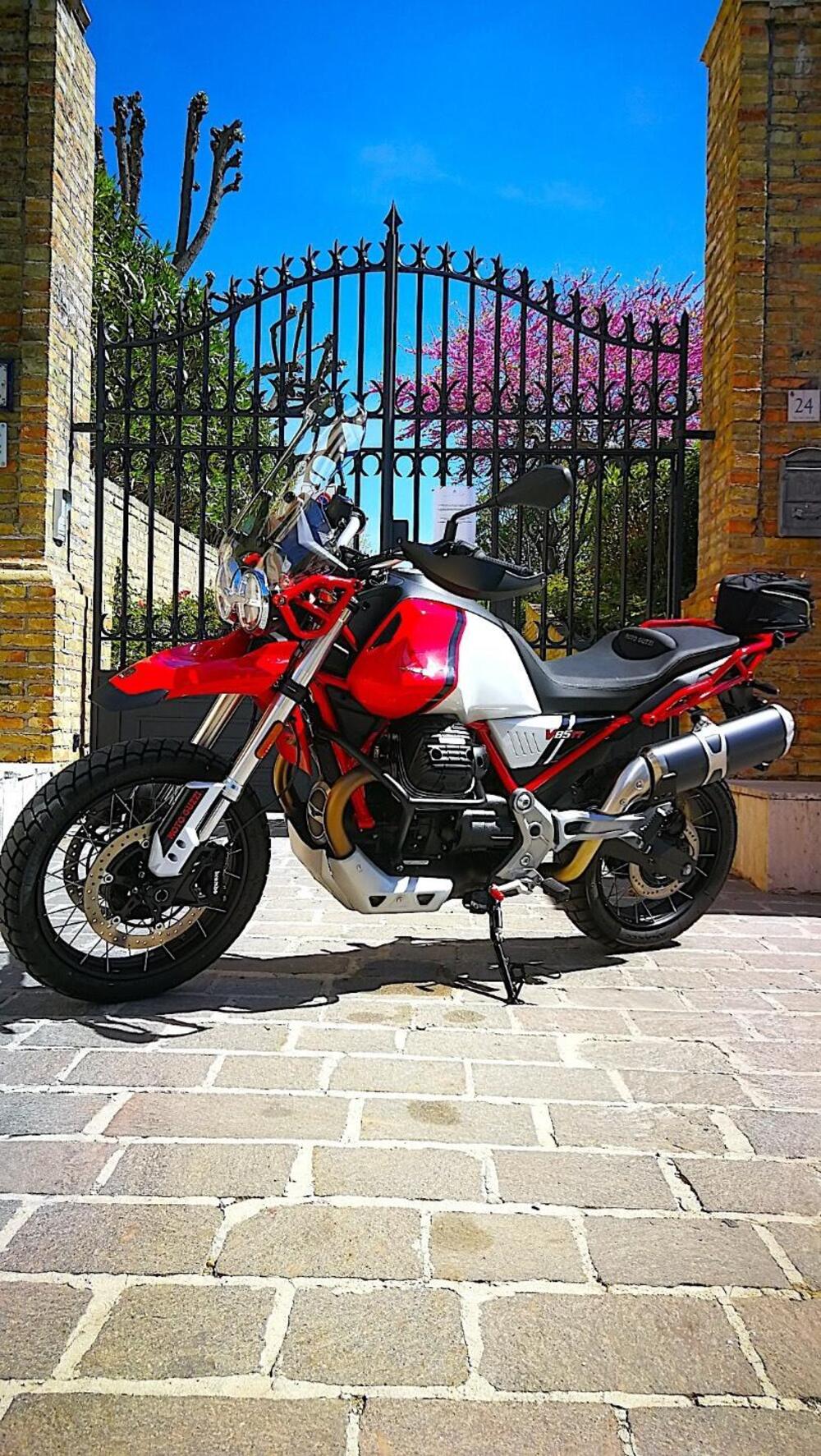 Moto Guzzi V85 TT Evocative Graphics (2021 - 23)