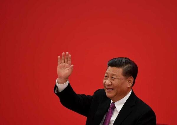 Ok, i cinesi ci scaricano. Xi Jinping sceglie Macron, e nel suo tour europeo non incontra Giorgia Meloni