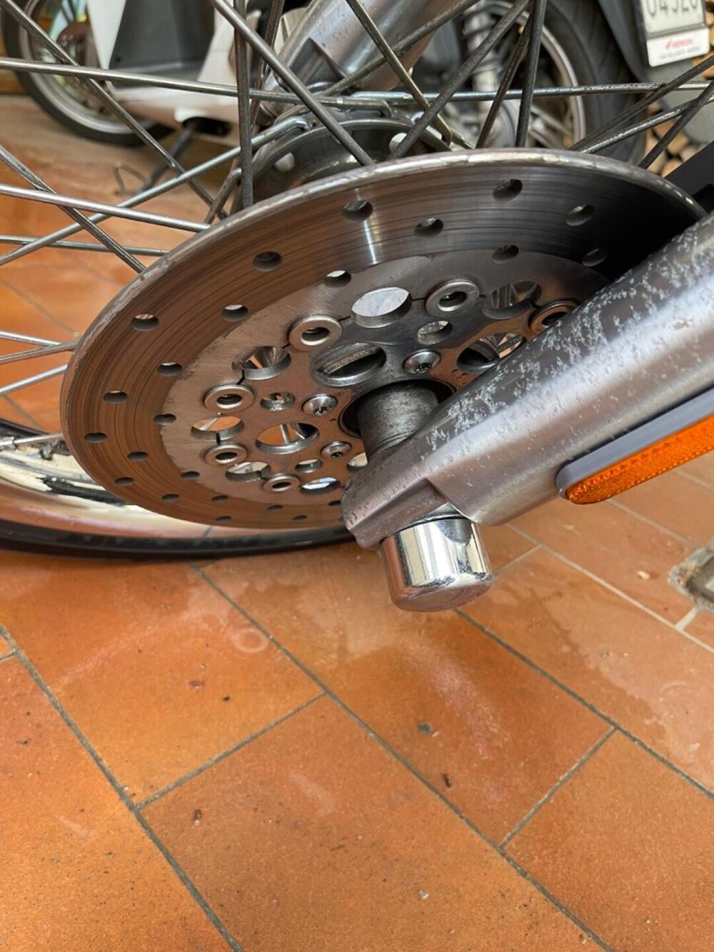 Harley-Davidson 1584 Custom (2007) - FXSTC (15)