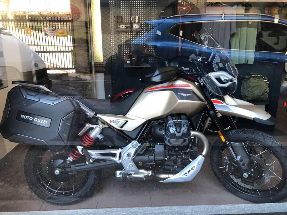 Moto Guzzi V85 TT Travel (2024 - 25)