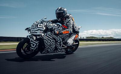 KTM 990 RC R, arriva il prototipo della sportiva carenata KTM!
