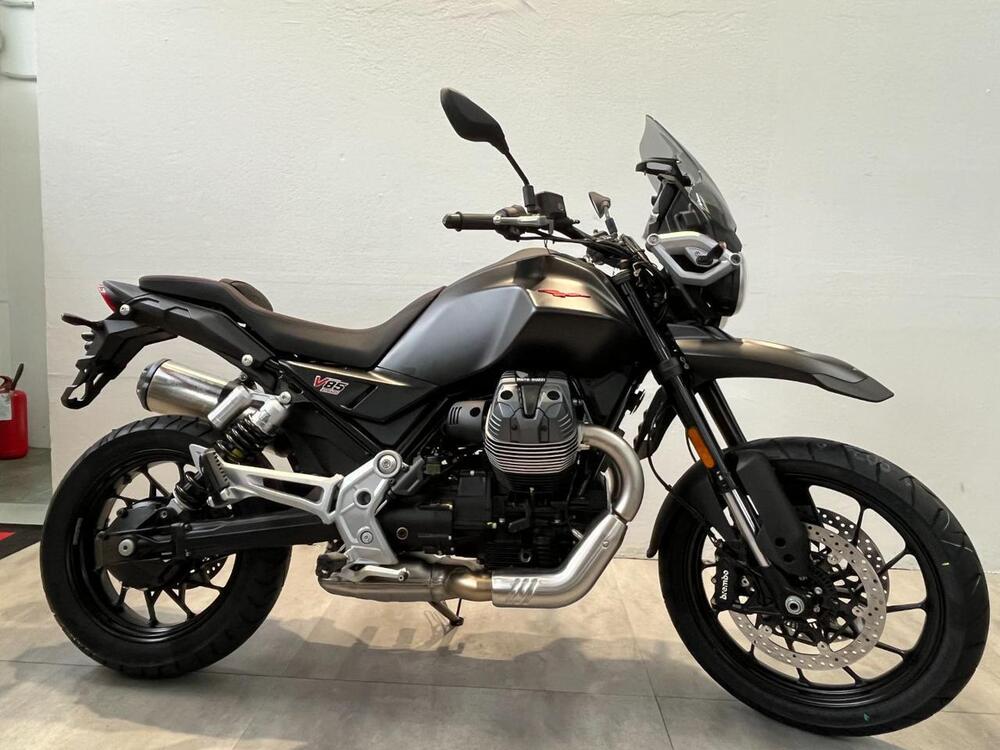 Moto Guzzi V85 Strada (2024 - 25)