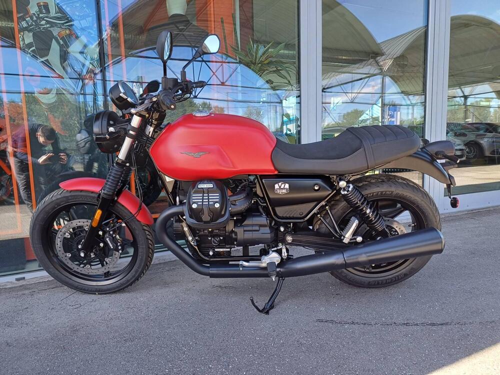 Moto Guzzi V7 Stone (2021 - 24) (8)