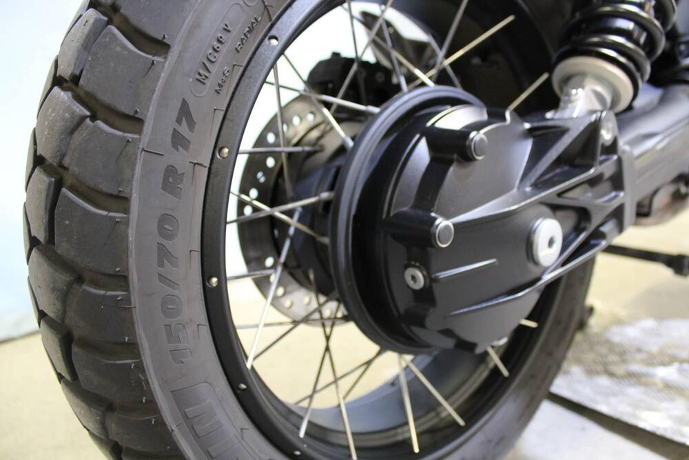 Moto Guzzi V85 TT Evocative Graphics (2021 - 23) (6)